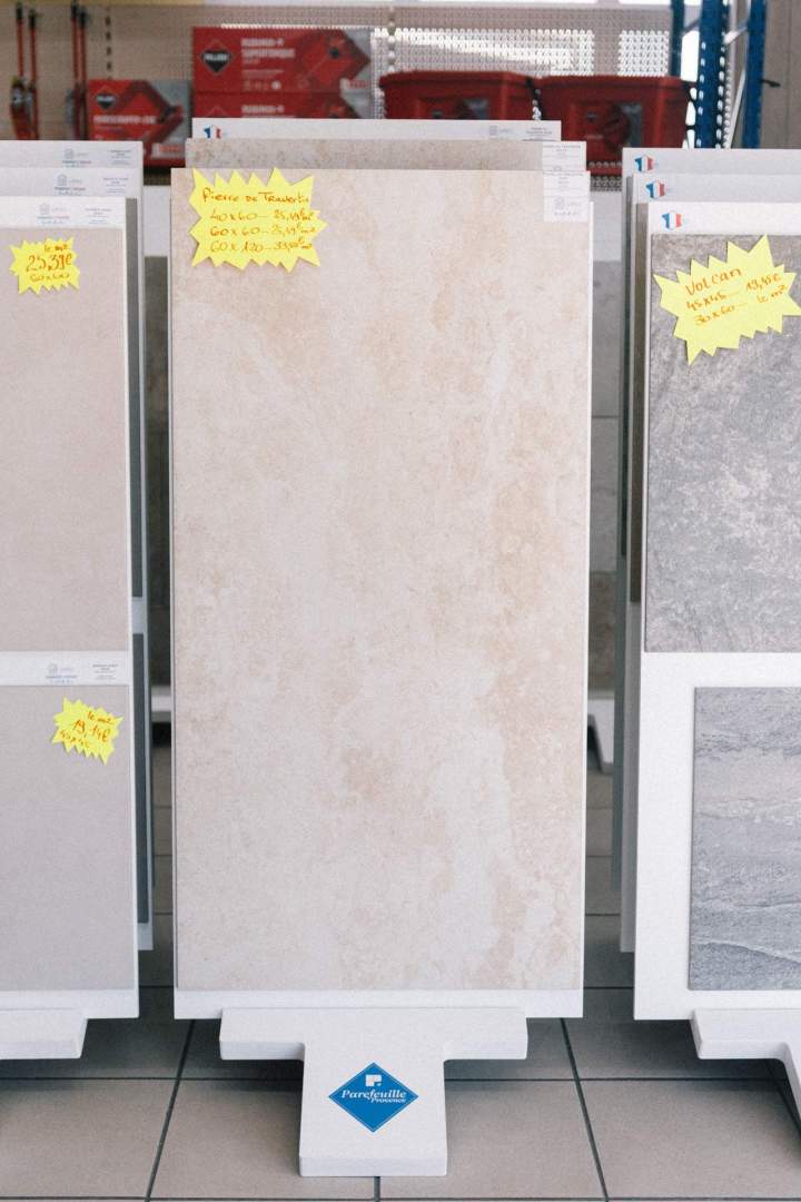 Carrelage, sols souples et revêtements vinyles.